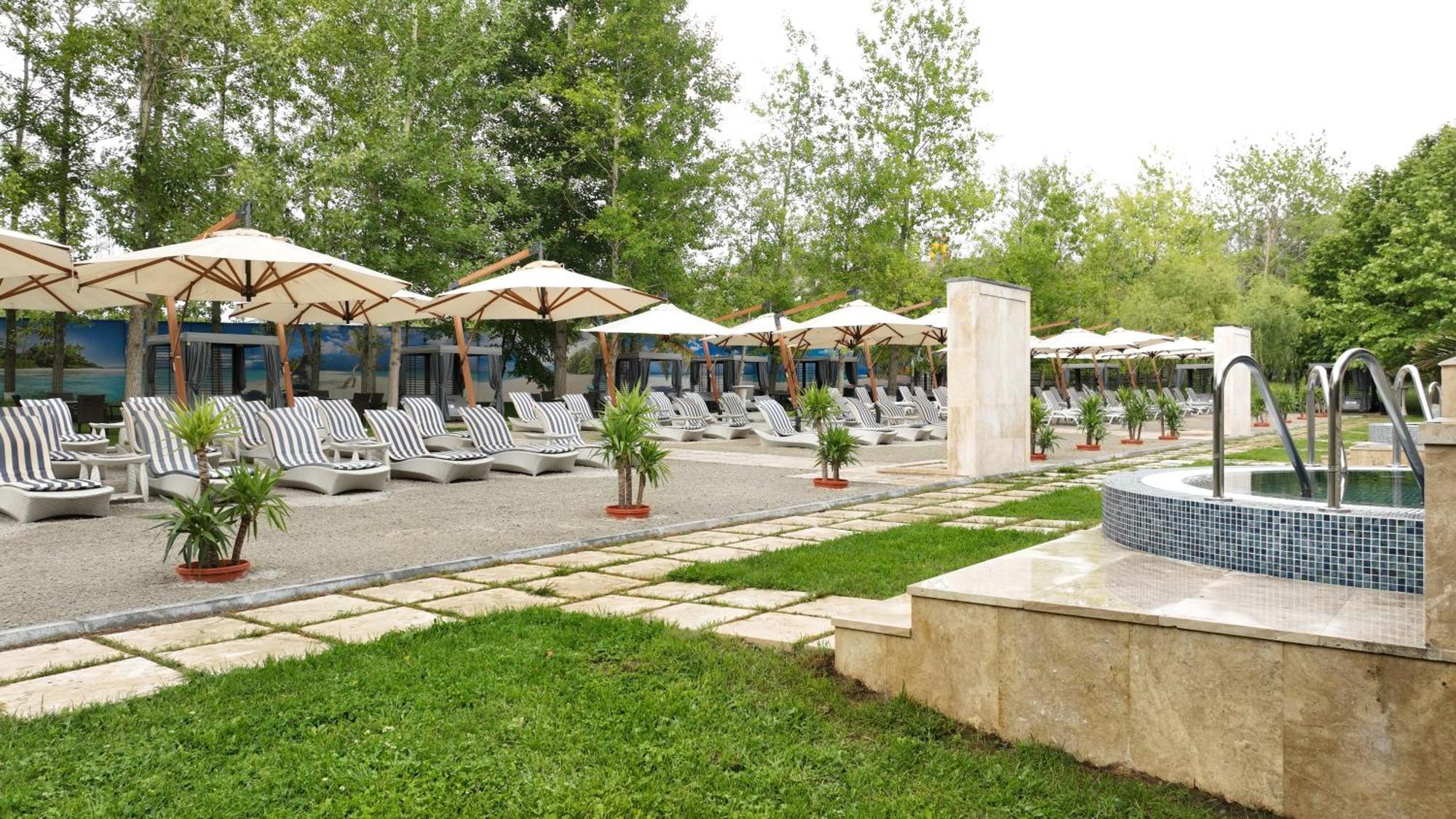 Multi Grand Pharaon Hotel Ptghni エクステリア 写真