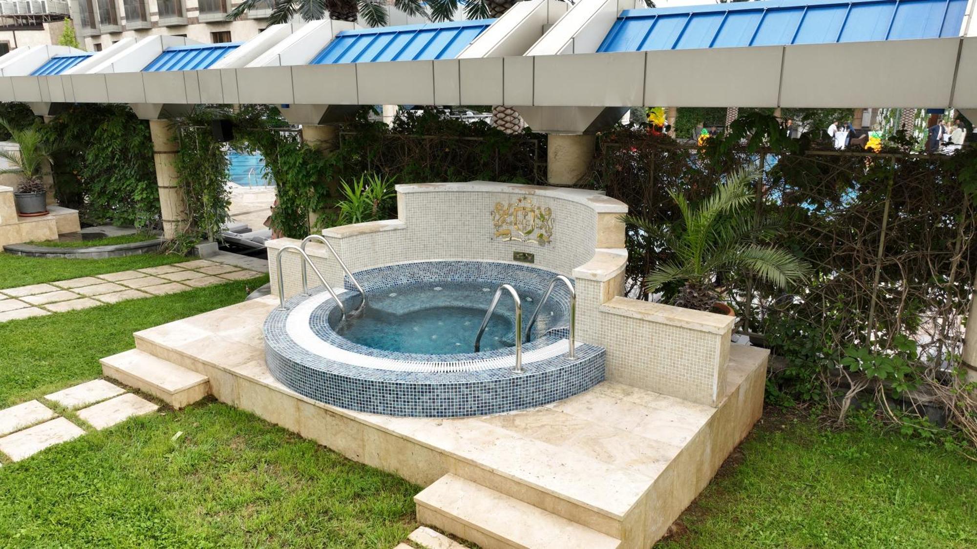 Multi Grand Pharaon Hotel Ptghni エクステリア 写真