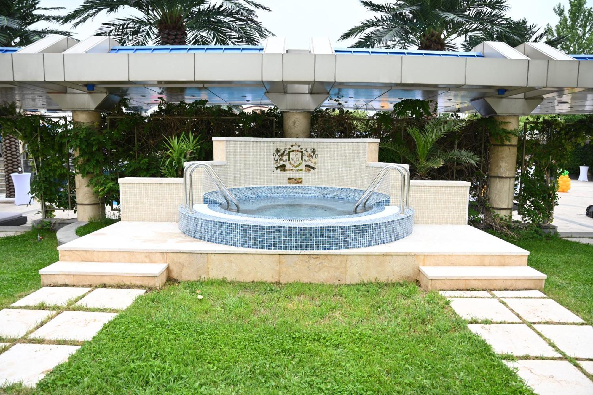 Multi Grand Pharaon Hotel Ptghni エクステリア 写真