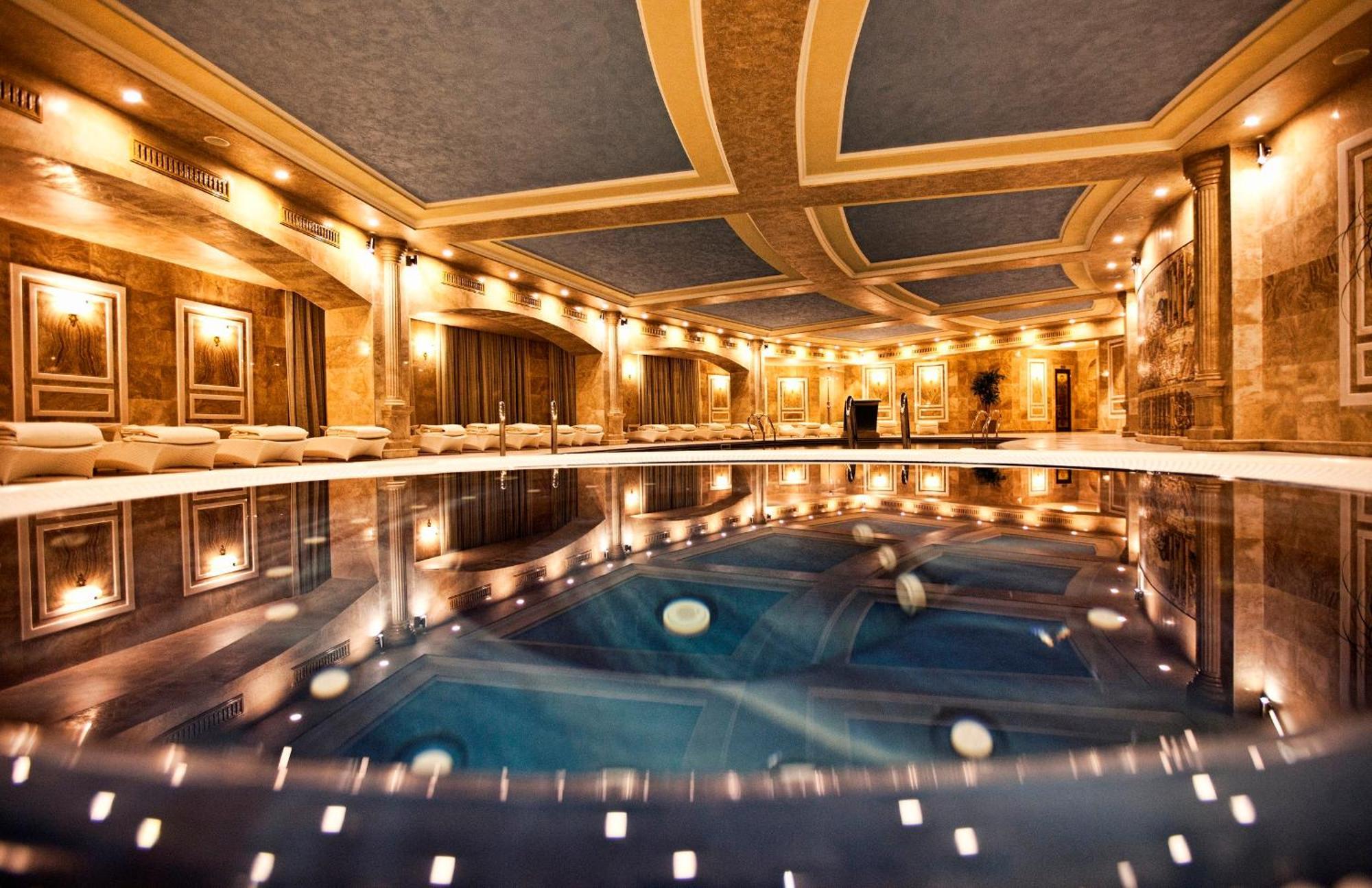 Multi Grand Pharaon Hotel Ptghni エクステリア 写真