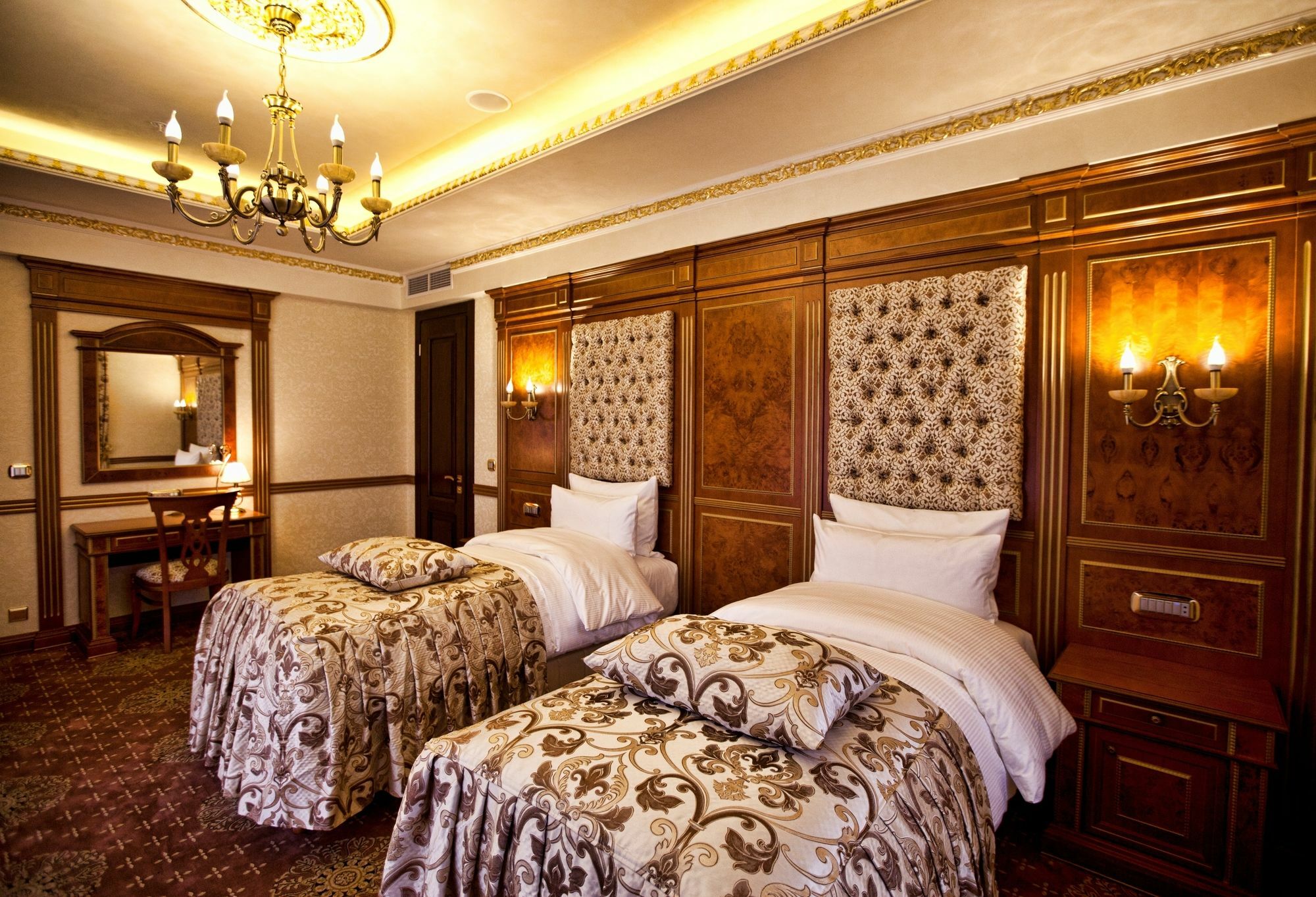 Multi Grand Pharaon Hotel Ptghni エクステリア 写真
