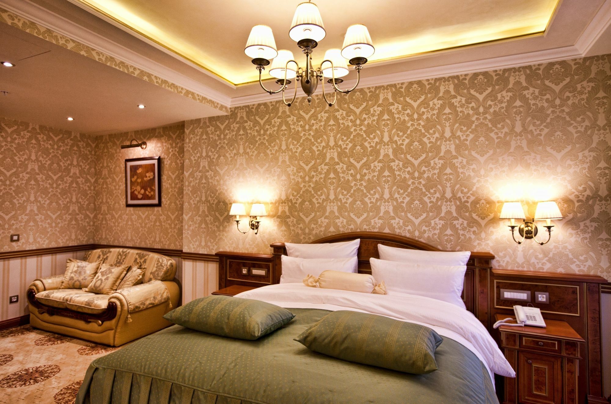 Multi Grand Pharaon Hotel Ptghni エクステリア 写真