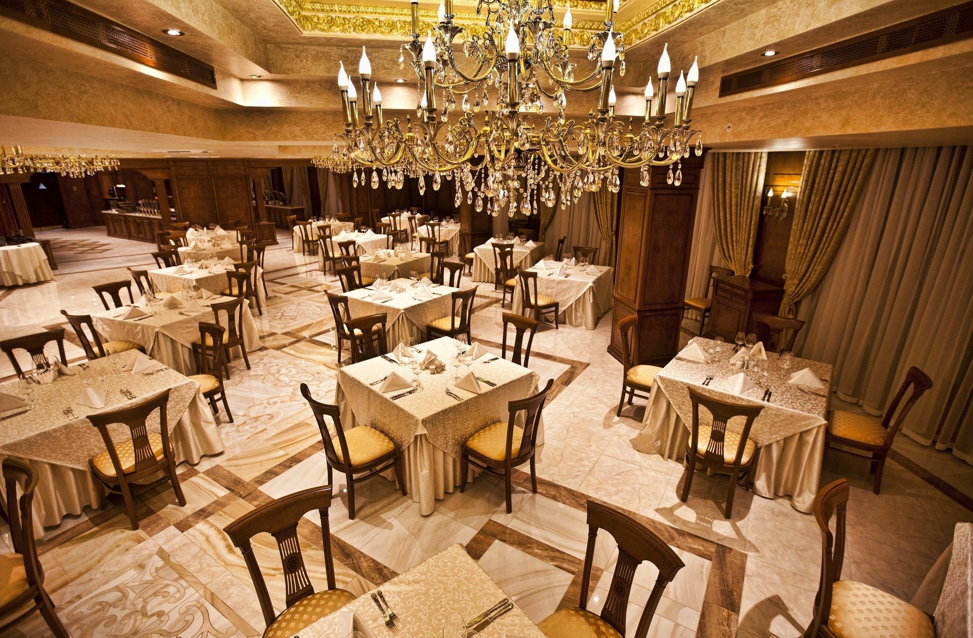 Multi Grand Pharaon Hotel Ptghni エクステリア 写真